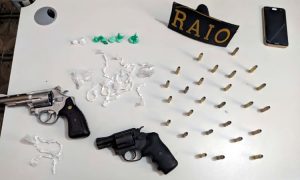 Raio prende dupla e apreende cocaína, crack, dois revólveres e munições no Icó