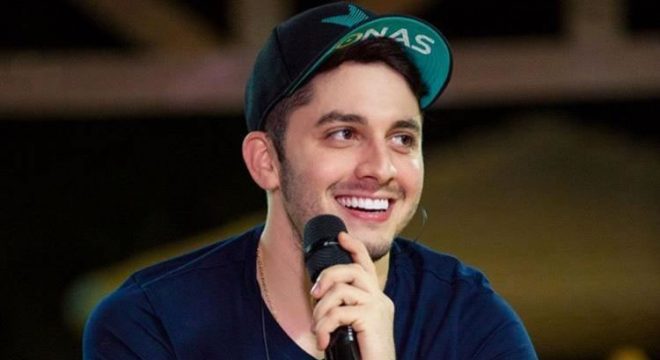 Jonas Esticado lança álbum promocional com o objetivo de tocar em paredões