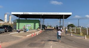 Primeiro dia de visitas aos presídios no Ceará é marcado pela presença de pais emocionados