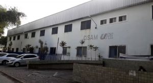 Menina de 10 anos que engravidou após estupro deixa hospital em Pernambuco