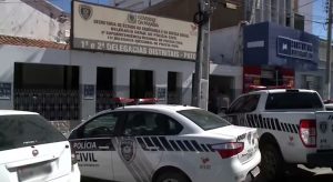 Jovem mata padrasto a facadas e polícia investiga se crime aconteceu para defender a mãe