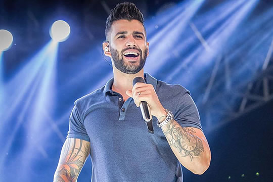 Gusttavo Lima reclama de vídeos de crianças assustadas com ele: 'Gostam de mim'