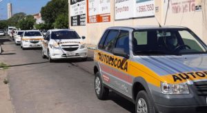 Autoescolas da região Centro-Sul protestam para retomada das aulas em Iguatu
