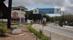 Sem aulas presenciais desde março, universidades estaduais ainda finalizam ano letivo de 2019 no CE