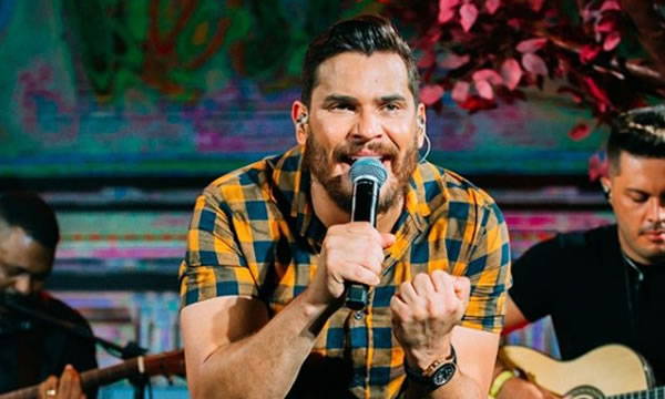 Irmão de Cauan diz que cantor segue na UTI e preocupado com os pais contaminados