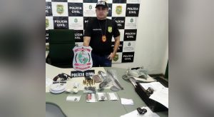 Polícia Civil prende dupla com maconha, cocaína, crack e armas, em Iguatu