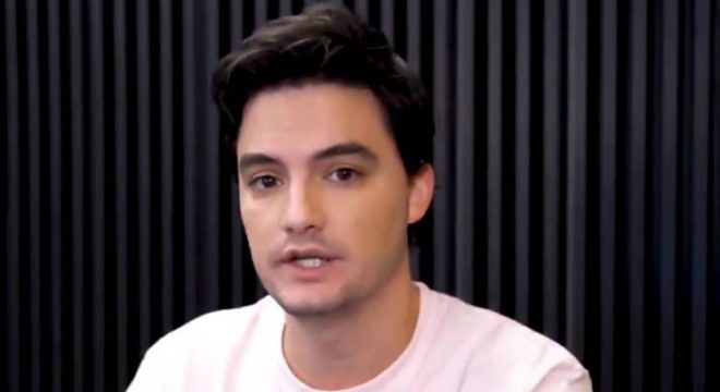 Felipe Neto devolve R$ 1.200 após ter nome inserido no auxílio emergencial