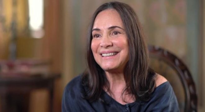 Regina Duarte deseja voltar a fazer novelas, diz colunista