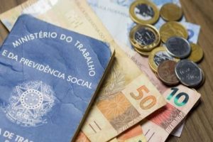 Governo propõe salário mínimo de R$ 1.067 para 2021