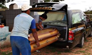 IML de Juazeiro sepulta corpos não reclamados por familiares