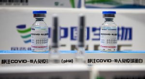 China apresenta as primeiras imagens das vacinas contra a Covid-19 nesta segunda