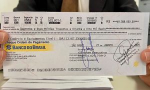 Justiça revoga prisão preventiva de idoso que tentou compensar cheque de quase R$50 milhões