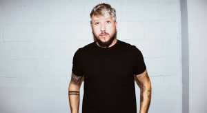 Tio Wilson, baterista da banda Lagum, morre após show no formato drive-in em Minas Gerais