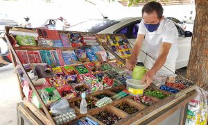 Pandemia e demolição de escola fez vendas caírem 80%, revela vendedor de bombons