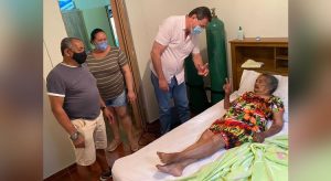 Aos 100 anos, avó do ex-lateral Roberto Carlos supera Covid-19 e volta para casa