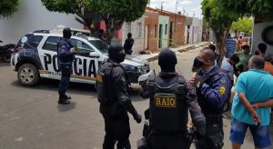 Morto a tiros em Juazeiro vendedor de alumínio e acusado tinha duas armas nas mãos