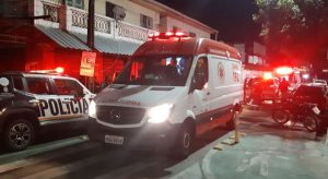 Homem é morto a pauladas e outro ferido a facadas após discussão