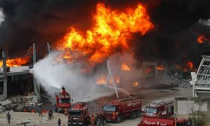 Porto de Beirute, onde houve megaexplosão há um mês, é atingido por um incêndio