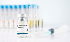 Testes da vacina de Oxford contra Covid-19 são retomados no Brasil