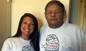 Mulher presa por policial doa rim a ele e o salva da falência do órgão