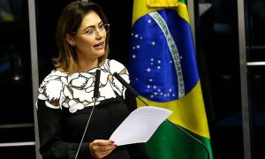 Primeira-dama Michelle Bolsonaro autoriza investigação de ataques na internet