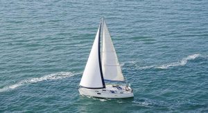 Casal terraplanista italiano se perde ao navegar em busca da borda do mundo