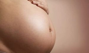 Marido abre ventre de sua mulher grávida para garantir que o filho seria homem