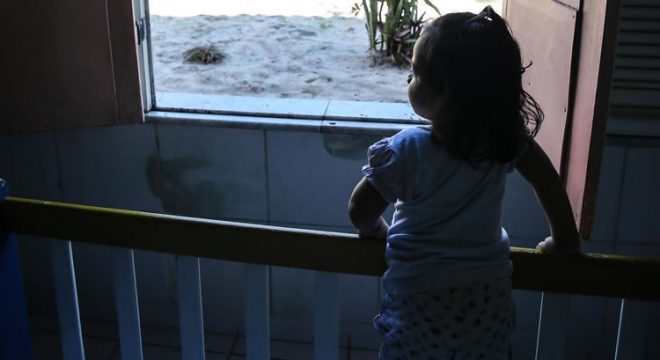Após devolver adotada por ‘desobediência’, cearense é condenada a pagar R$ 15 mil à criança