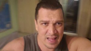 Suspeito de ataque à sede do Porta dos Fundos, Eduardo Fauzi é preso pela Interpol na Rússia