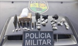 PM em Juazeiro apreende maconha e crack e os donos fugiram pulando muros