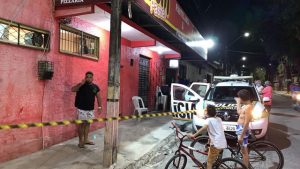 Jovem é seguido e executado a tiros dentro de pastelaria