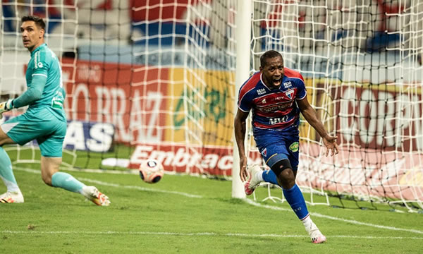 Fortaleza vence Clássico-Rei com gol nos acréscimos no primeiro jogo da final do Cearense
