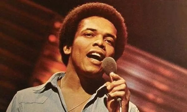 Cantor do hit 'I can see clearly now', Johnny Nash morre aos 80 anos