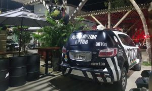 Mulher é morta e homem fica em estado grave após casal ser atingido por tiros