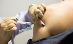 Governo do Ceará vai adquirir câmaras refrigeradas para armazenar vacinas contra a Covid-19