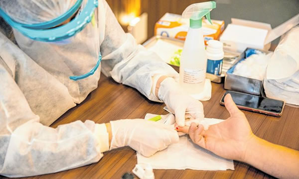 Taxa de positividade da Covid-19 aumenta em cinco regiões de saúde do Ceará