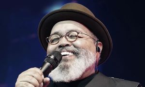 Com Covid-19, Jorge Aragão está internado em UTI de hospital