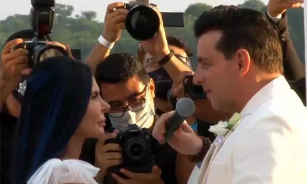 Gretchen se casa pela 18ª vez sem a presença dos seis filhos e de celebridades