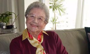 Palmirinha está internada com infecção de urina; quadro é estável