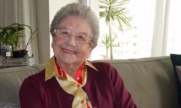 Palmirinha está internada com infecção de urina; quadro é estável