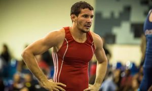Medalhista de wrestling é morto com facada no peito após discussão de trânsito