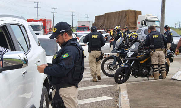 PRF inicia Operação Finados no Ceará com foco na segurança viária