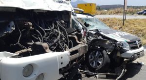 Após retorno ilegal, acidente envolve caminhão e viatura da PM