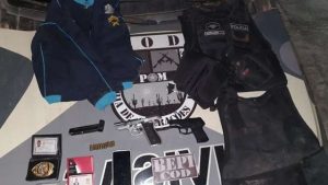 Homem com passagem por estupro é preso ao se passar por policial com documento falso