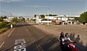 Motoqueiro em Várzea Alegre bate num carro e é socorrido ao HRC de Juazeiro