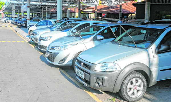 Por alta na demanda, faltam veículos para aluguel no Ceará