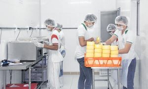 Produção industrial cresce 8,5% no Ceará, mas deve fechar ano em queda