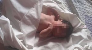 Recém-nascida de três dias é encontrada pela Polícia Militar às margens de trilho