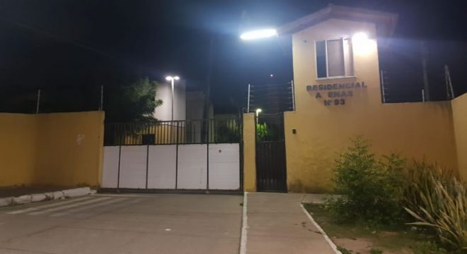 Vizinho é linchado por sequestrar e tentar estuprar criança em condomínio, no Ceará