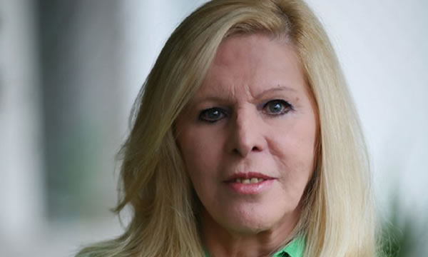 Corpo da cantora Vanusa é enterrado em São Paulo